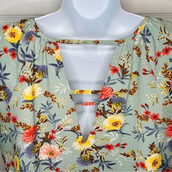 Fun2Fun Floral Flutter Sleeve Cutout Back Blouse Muted Green Multicolor M - Picture 8 of 11